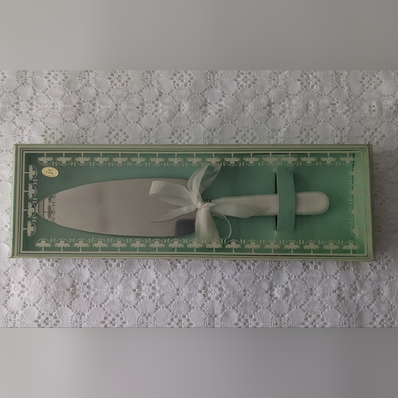*Vintage Cake Cutter, Silver Plate on Steel - Picture 2 of 4